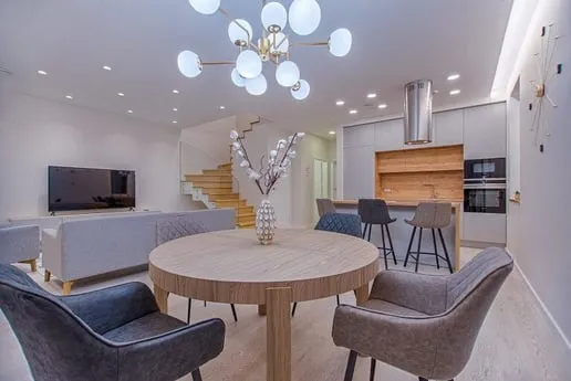 round-brown-wooden-table-with-chairs-inside-room-1668860-768x513